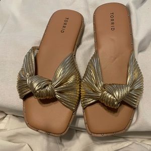 Gold knot sandal